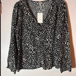 NWT New Day Medium Black and White Women's Top